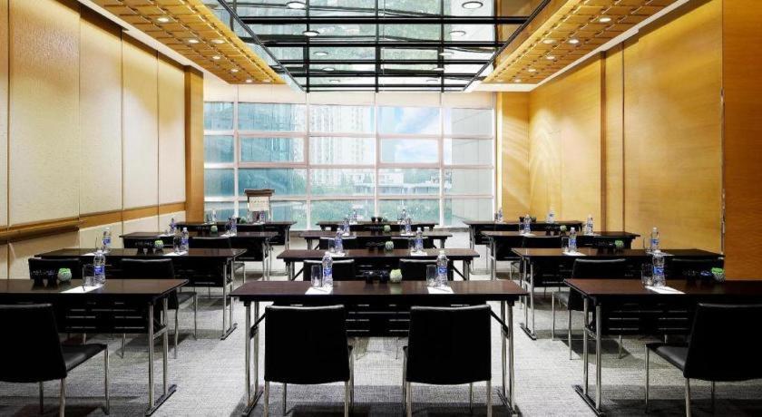 New World Wuhan Hotel Dış mekan fotoğraf